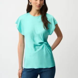 top verde ajustado con detalle de giro delantero joseph ribkoff