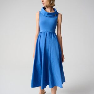 vestido entallado y acampanado con cuello chal