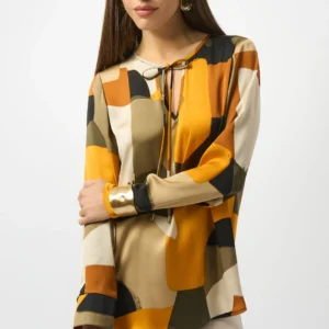blusa con estampado abstracto negro y multicolor joseph ribkoff